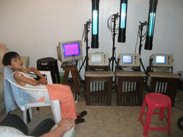 Rifes behandlingsmetod med plasmalampor på Filippinerna